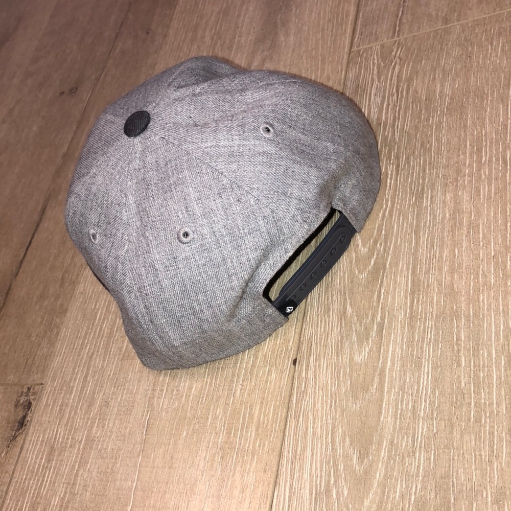 Volcom Snap Back Hat - Picture 2 of 2